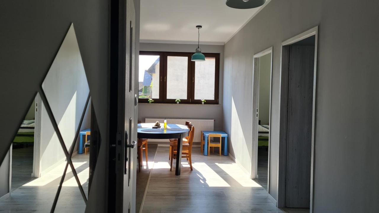 Urocze Apartamenty Na Wsi Goledzinow Kültér fotó