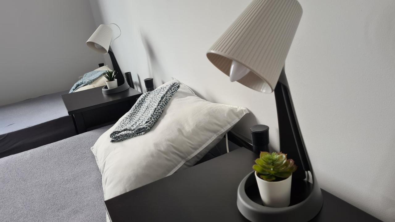 Urocze Apartamenty Na Wsi Goledzinow Kültér fotó