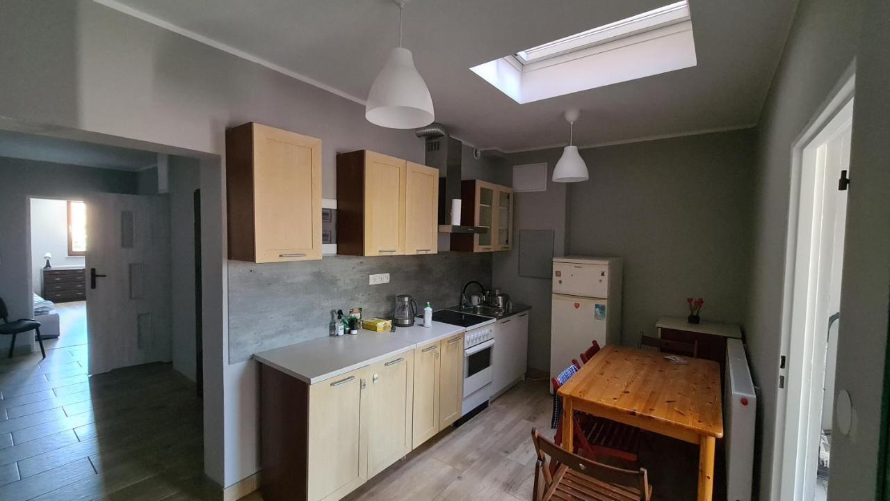 Urocze Apartamenty Na Wsi Goledzinow Kültér fotó