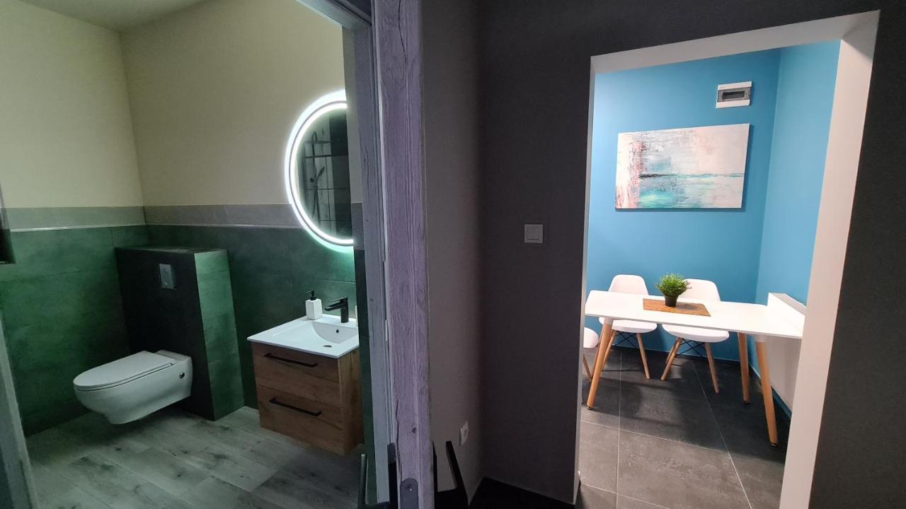 Urocze Apartamenty Na Wsi Goledzinow Kültér fotó