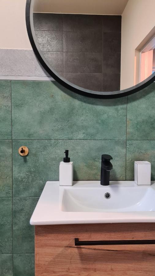 Urocze Apartamenty Na Wsi Goledzinow Kültér fotó