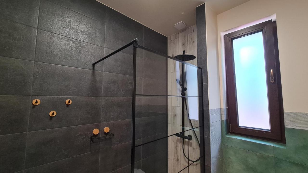 Urocze Apartamenty Na Wsi Goledzinow Kültér fotó