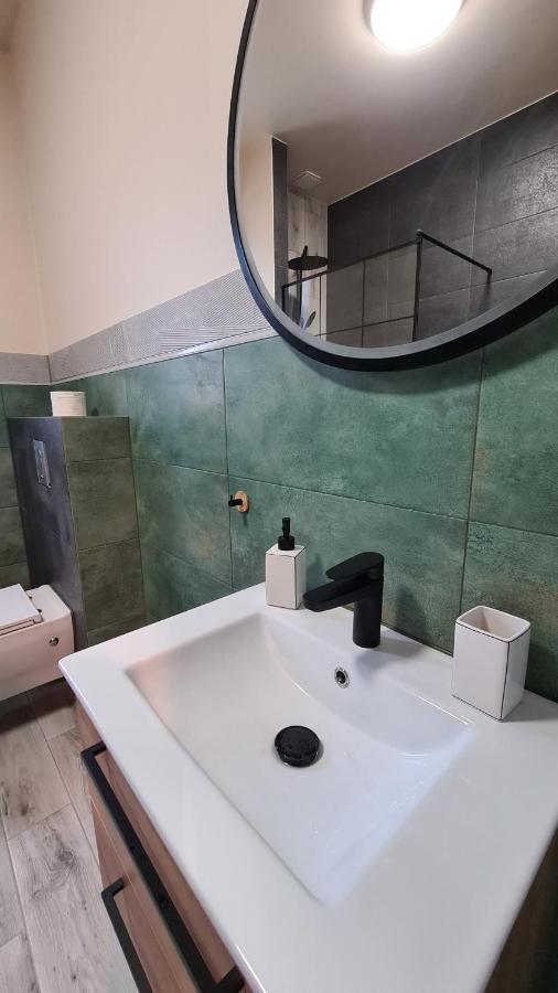 Urocze Apartamenty Na Wsi Goledzinow Kültér fotó