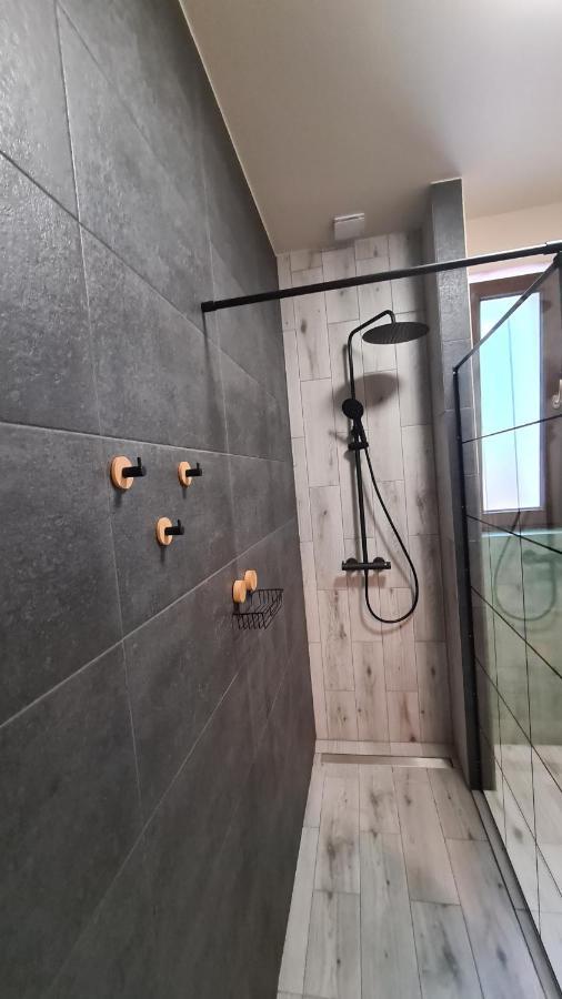 Urocze Apartamenty Na Wsi Goledzinow Kültér fotó
