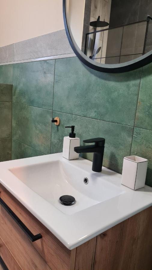 Urocze Apartamenty Na Wsi Goledzinow Kültér fotó